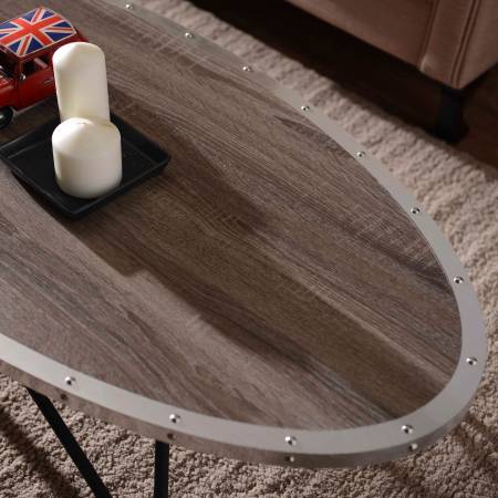 Nagy textúrájú asztal.